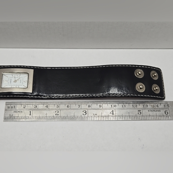 Womens Vintage Carriage Timex Black Leather Cuff Watch New Battery Silver Rare - Picture 7 of 11